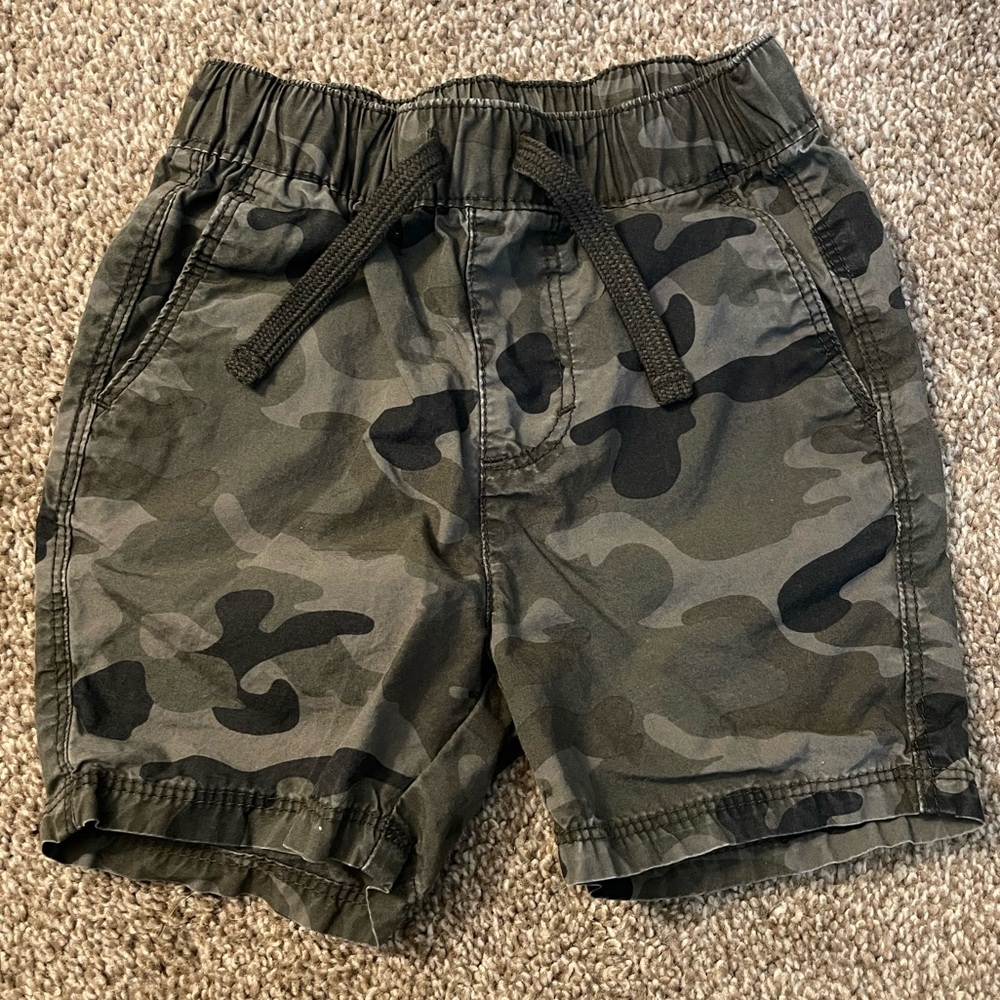 Old Navy Camo Print Cargo Shorts Toddler Boy Size 18 months - 24 months